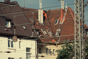 Stromleitungen für Züge in der Stadt