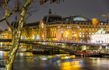 Fototapeta na wymiar Orsay museum in Paris at night