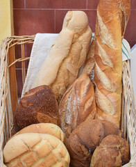 Cesta de pan variado 

