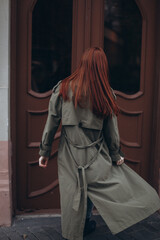Naklejka premium Back view red hair freckled woman portrait in the street