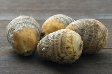 里芋　テーブル