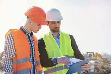 Engineers are discussing the progress of the construction of commercial real estate.
