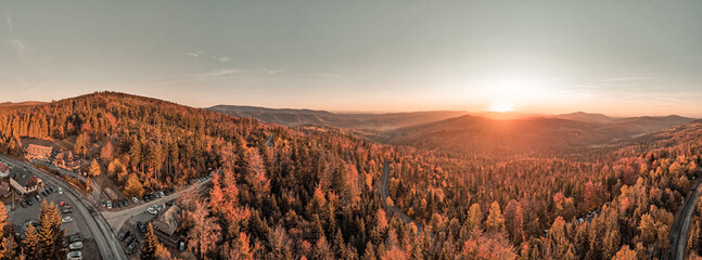 góry, Beskid Śląski jesienią z lotu ptaka, okolice Szczyrku, widok ze Skrzycznego