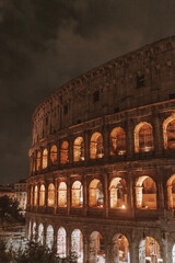 Naklejka premium colosseum at night