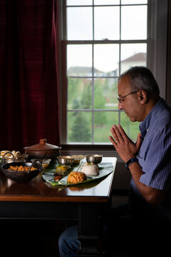 Man praying before eating food 