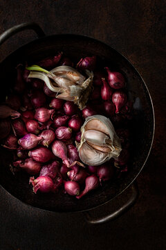 Red pearl onion and garlic 