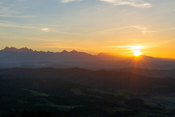 Jesienne Pieniny z widokiem na tatry w jesień © Jakub