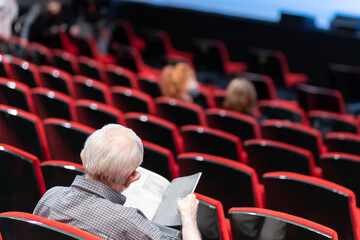 low attendance at theater play