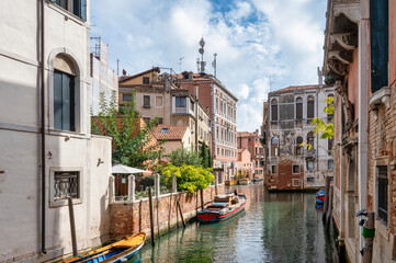 Fototapeta na wymiar One of the many beautiful canals in Venice