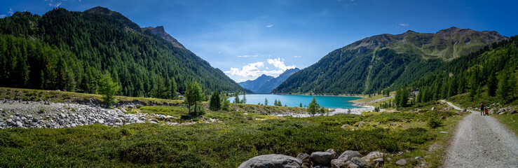 Fototapeta na wymiar Hiking around the Neves Reservoir in South Tyrol.
