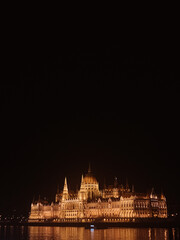 Obraz premium hungarian parliament at night