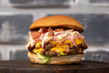 hamburguer de bacon com queijo