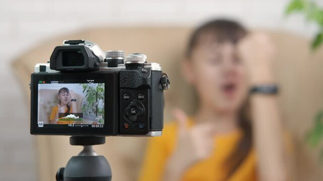 Blogger with a fitness bracelet. The blogger girl shows a fitness bracelet at the camera.