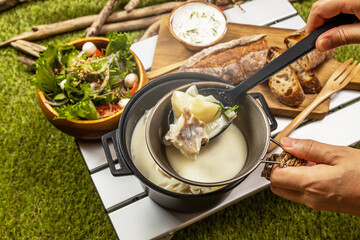 キャンプ料理　Western style camping food outdoors 