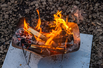 キャンプで焚き火　Bonfire with outdoor camping 