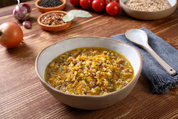 zuppa di cereali con verdure