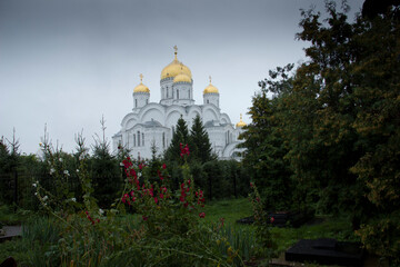 Fototapeta na wymiar Diveyevsky Monastery