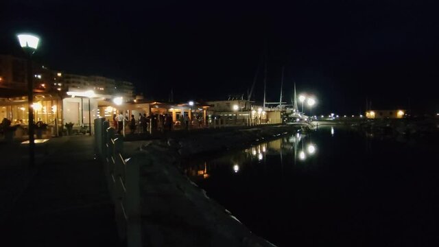 Termoli &ndash; Panoramica del porto di San Pietro la sera