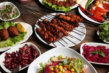 Salads with chicken skewers