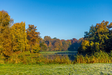 Jesień w parku w Pszczynie na Śląsku w Polsce