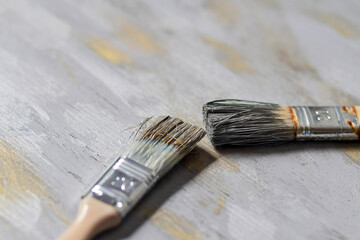 Fototapeta premium Two brushes with different soft colors to do a layering technique