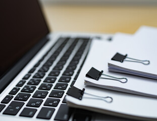 書類　資料　ビジネス　ビジネスシーン