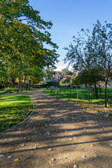 Beau dimanche d’automne ensoleillé au parc