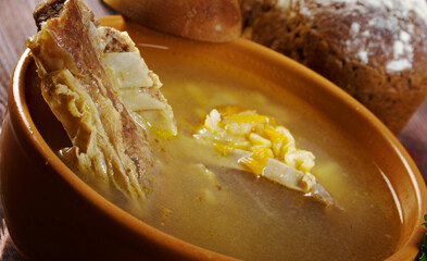 Gule aerter med faesk