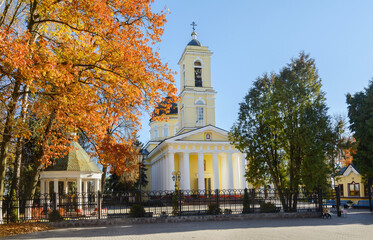 Fototapeta na wymiar Gomel Cathedral of the Holy Primate Apostles Peter and Paul. Autumn. Gomel park. Gomel. Belarus