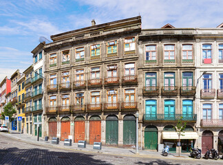 Rua de Mouzinho da Silveira street. Porto, Portugal