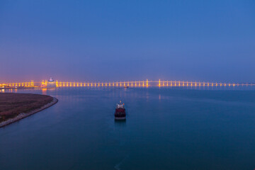 Obraz premium Amizade Bridge At Night, Macau