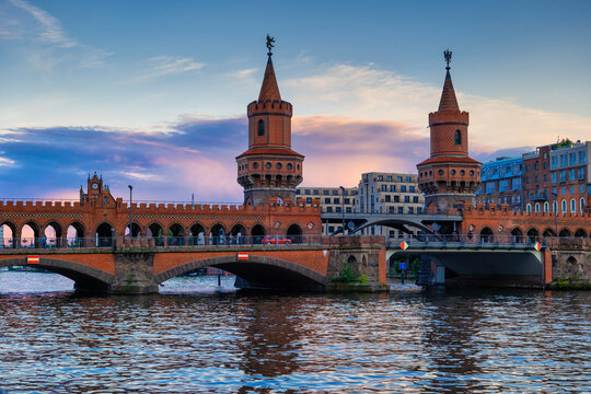 Germany, Berlin,Oberbaum Bridge at dusk