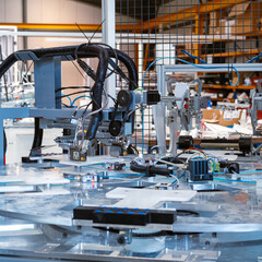 Matériel industriel haut de gamme,  fabrication de pièces pour voiture, usinage du métal et transport.