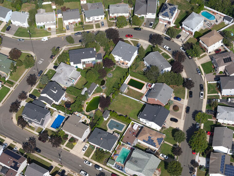 USA, New York, Aerial view of suburban houses near The Heights, New Jersey