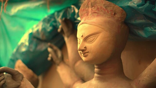 KOLKATA, INDIA - Oct 07, 2021: Goddess Durga idol close-up of face. Durga murti making workshop Stock Video .
