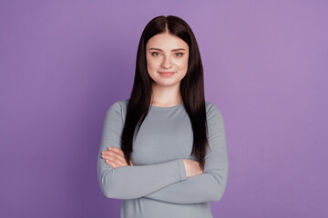 Obraz premium Photo of young pretty girl good mood crossed hands clever agent isolated over violet color background