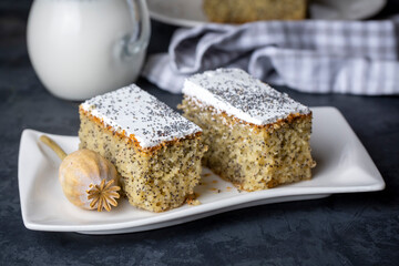 A dessert from traditional Turkish cuisine; Poppy cake, sweet. (Turkish name; Hashasli revani)