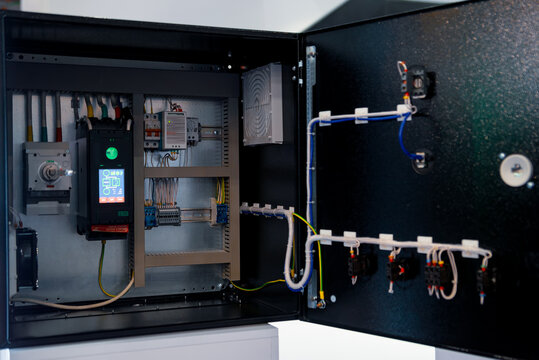 Recloser connection module. Fault transmitter and receiver system. The operator control panel.