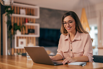 Young woman, talking to applicants.