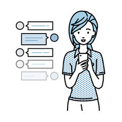 立ってスマートフォンで楽しくチャットで会話するポロシャツの女性