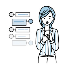 立ってスマートフォンで楽しくチャットで会話するブラウスの女性