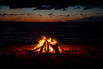 ビーチと焚き火
