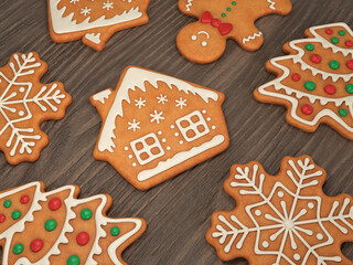 Gingerbread man, house, snowflake, Christmas tree on a wooden background, 3d render