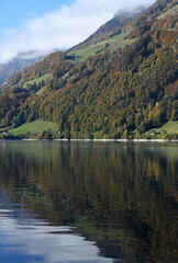 Fototapeta na wymiar suisse lacustre....lungern en automne