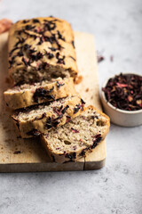 cake gâteau moelleux fait maison au yaourt et fleurs d'hibiscus
