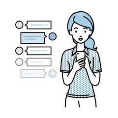 立ってスマートフォンで楽しくチャットで会話するポロシャツの女性