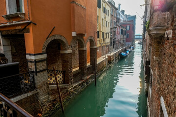 Obraz na płótnie Canvas Through the streets of Venice