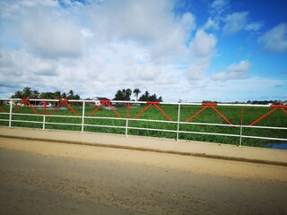 Paysage du bord de route en chemin vers la ville balnéaire de Grand Bassam en Côte d'Ivoire