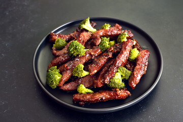 Beef stir-fry with broccoli