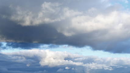 Obraz premium Stormy cumulus clouds on the sky, atmosphere background
